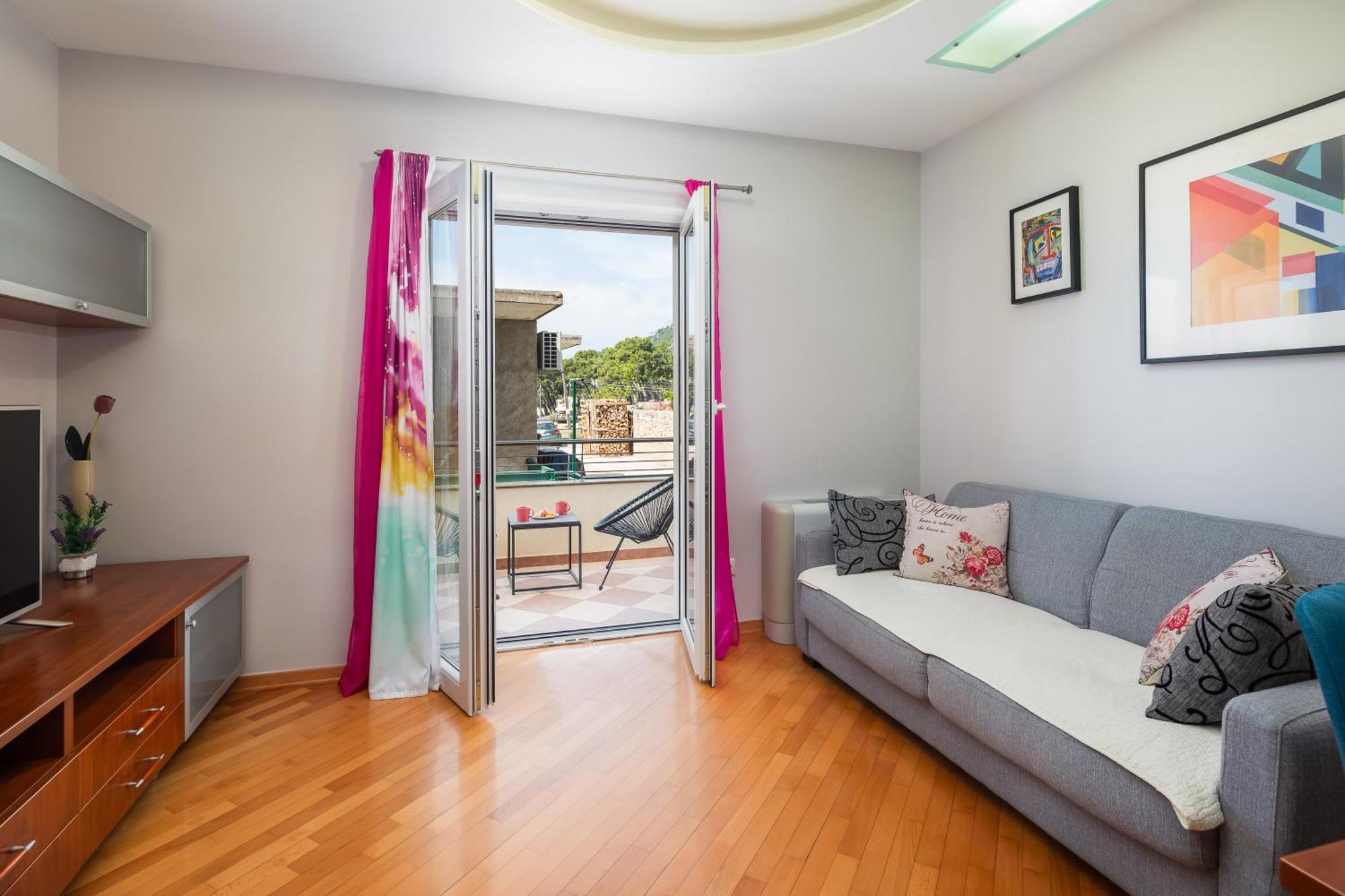 Brkic Apartments With Private Parking Makarska Quarto foto